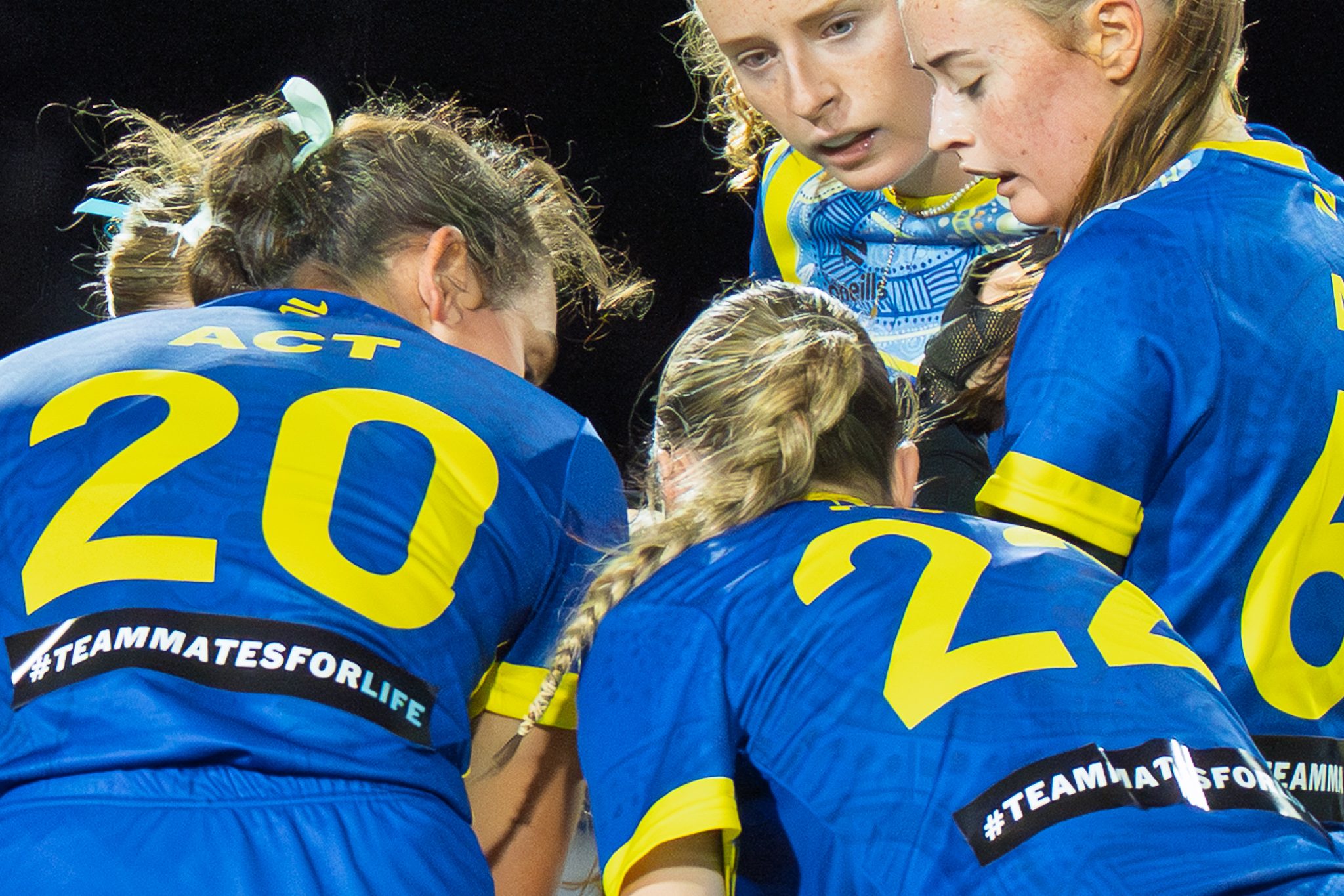 Livin for Hockey team huddle, Teammates for Life sticker on jerseys
